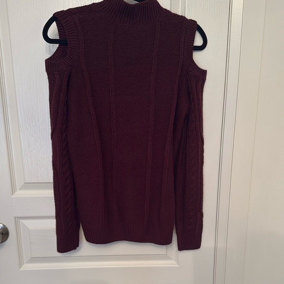Burgundy / Wine Cable-Knit Cold-Shoulder Sweater - Picture 7 of 10